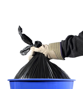 How to keep flies out of the garbage