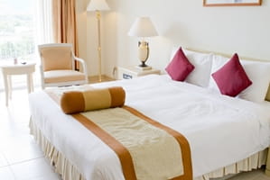 Watch out for warning signs of bed bugs in your hotel